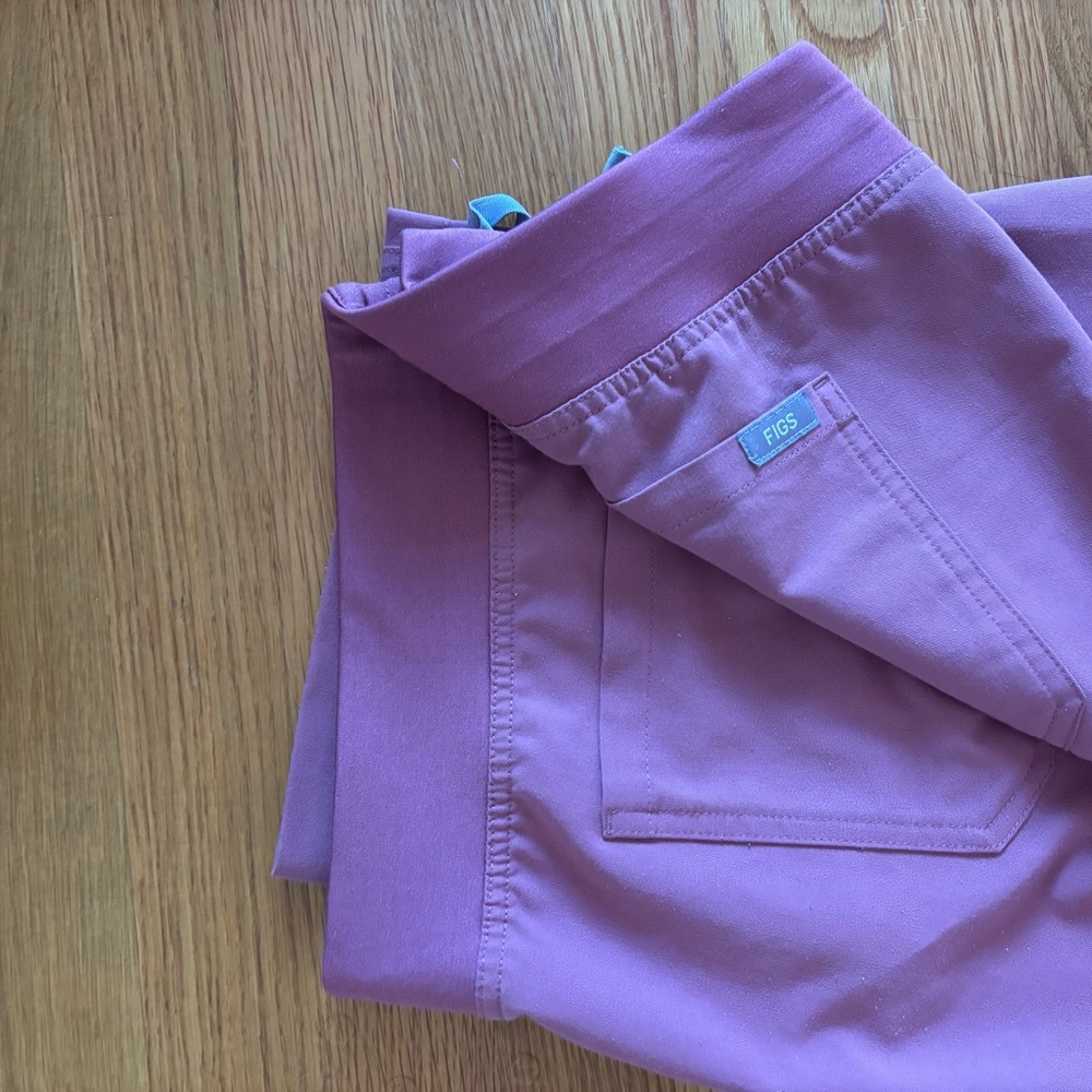 Maeve basic Livingston scrubs